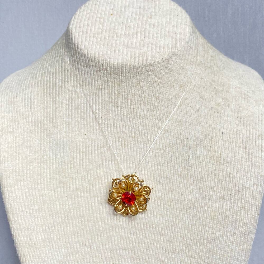 💎Vintage Snowflake Brooch Pendant Gold Tone Open Pearly Beads Central Red Stone